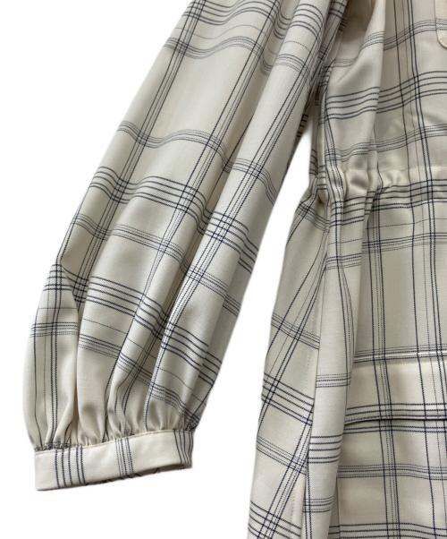 23区 lab.（ニジュウサンクラボ）23区 lab. (ニジュウサンクラボ) ウールライトツイルコートワンピース アイボリー サイズ:36の古着・服飾アイテム