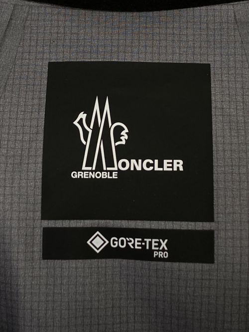 MONCLER GRENOBLE（モンクレール グルノーブル）MONCLER GRENOBLE (モンクレール グルノーブル) RHC Ron Herman (アールエイチシー ロンハーマン) 別注マウンテンパーカー ブラック サイズ:4の古着・服飾アイテム