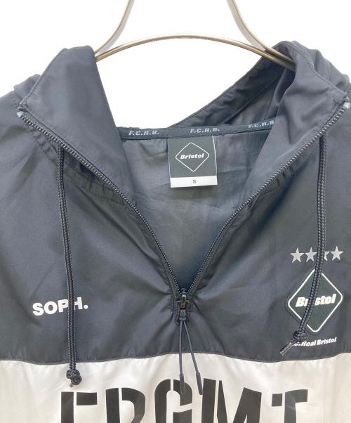 F.C.R.B.（エフシーレアルブリストル）F.C.R.B. (エフシーレアルブリストル) FRAGMENT DESIGN (フラグメントデザイン) TRAINING ANORAK ブラック×ホワイト サイズ:Sの古着・服飾アイテム