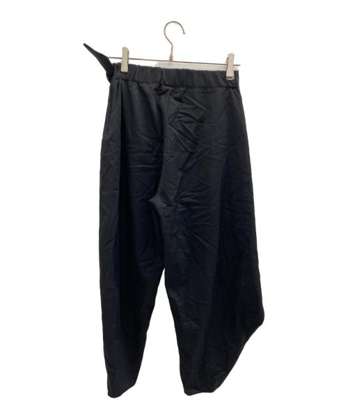 ISSEY MIYAKE（イッセイミヤケ）ISSEY MIYAKE (イッセイミヤケ) ウールギャバジン ラップテーパードパンツ ブラック サイズ:1の古着・服飾アイテム