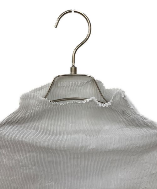 ISSEY MIYAKE（イッセイミヤケ）ISSEY MIYAKE (イッセイミヤケ) ハイネックプリーツブラウス ホワイト サイズ:Mの古着・服飾アイテム