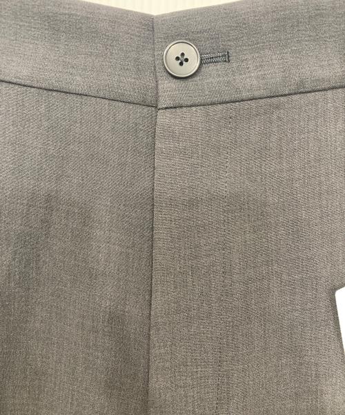 MARW UNITED ARROWS（マルゥ ユナイテッドアローズ）MARW UNITED ARROWS (マルゥ ユナイテッドアローズ) タック ワイドパンツ グレー サイズ:38 未使用品の古着・服飾アイテム