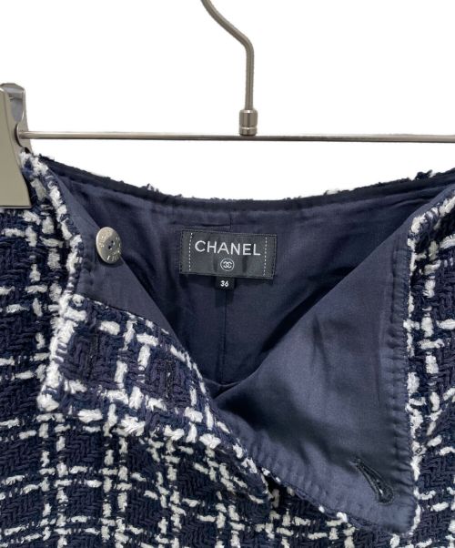 CHANEL（シャネル）CHANEL (シャネル) ココボタン ツイード ショートパンツ ネイビー×ホワイト サイズ:36の古着・服飾アイテム