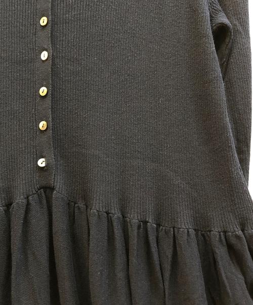 Curensology（カレンソロジー）Curensology (カレンソロジー) ボタンアキギャザーニットワンピース ブラック サイズ:FREEの古着・服飾アイテム