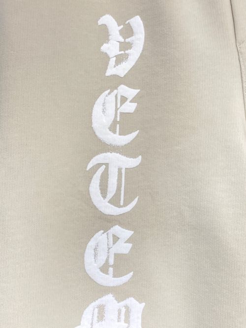 VETEMENTS（ヴェトモン）VETEMENTS (ヴェトモン) Anarchy Logo Sweat Pant アイボリー サイズ:Sの古着・服飾アイテム