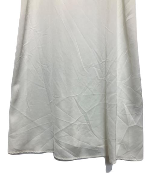 furfur（ファーファー）furfur (ファーファー) フローラルスカーフワンピース ホワイト サイズ:Ｆの古着・服飾アイテム