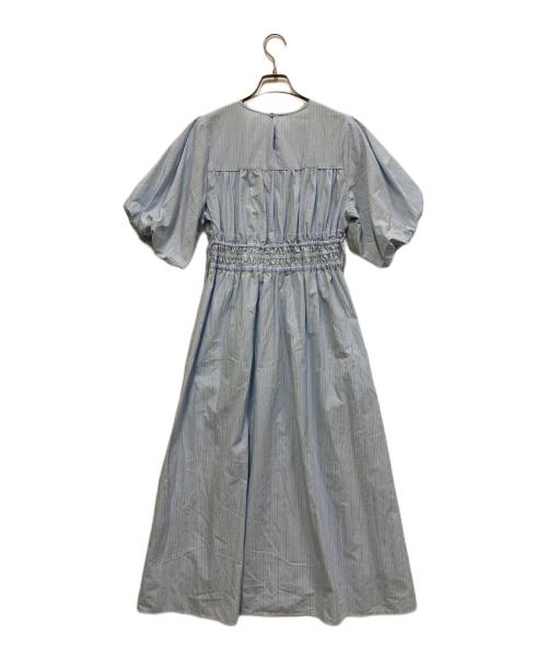 KBF（ケービーエフ）KBF (ケービーエフ) カーブラインドロストシャーリングワンピース スカイブルー サイズ:38の古着・服飾アイテム
