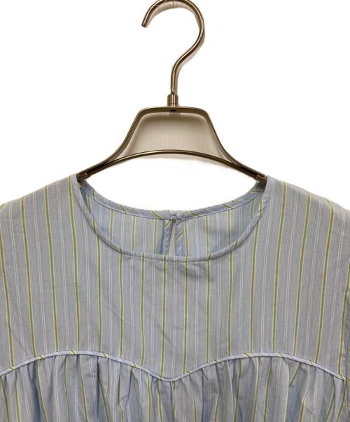 KBF（ケービーエフ）KBF (ケービーエフ) カーブラインドロストシャーリングワンピース スカイブルー サイズ:38の古着・服飾アイテム