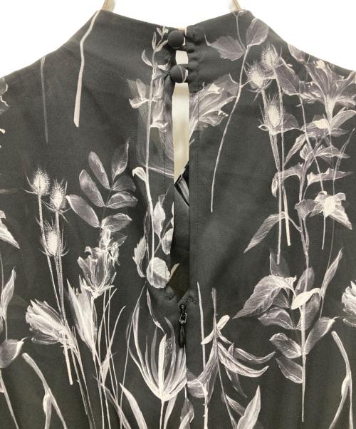 FRAY ID（フレイ アイディー）FRAY ID (フレイ アイディー) ドレープネックシャーリングプリントワンピース ブラック サイズ:Sの古着・服飾アイテム