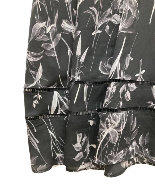 FRAY ID（フレイ アイディー）FRAY ID (フレイ アイディー) ドレープネックシャーリングプリントワンピース ブラック サイズ:Sの古着・服飾アイテム