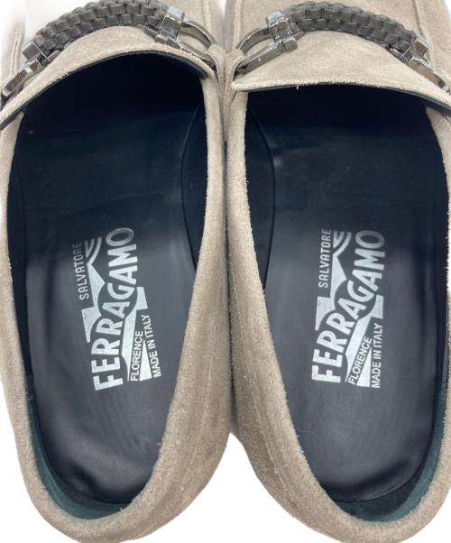Salvatore Ferragamo（サルヴァトーレ フェラガモ）Salvatore Ferragamo (サルヴァトーレ フェラガモ) スエードローファー グレー サイズ:7 2/1の古着・服飾アイテム