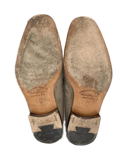 Salvatore Ferragamo（サルヴァトーレ フェラガモ）Salvatore Ferragamo (サルヴァトーレ フェラガモ) スエードローファー グレー サイズ:7 2/1の古着・服飾アイテム
