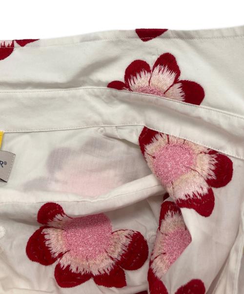 MONCLER GENIUS（モンクレール ジーニアス）MONCLER GENIUS (モンクレール ジーニアス) Simone Rocha (シモーネ ロシャ) フラワー刺繍ロングシャツ ホワイト サイズ:34の古着・服飾アイテム
