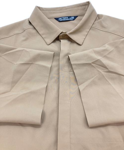 ARC'TERYX（アークテリクス）ARC'TERYX (アークテリクス) SKYLINE SS SHIRT ベージュ サイズ:Mの古着・服飾アイテム