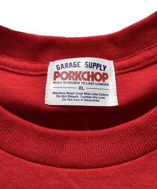 PORKCHOP GARAGE SUPPLY（ポークチョップガレージサプライ）PORKCHOP GARAGE SUPPLY (ポークチョップガレージサプライ) ロゴプリントTシャツ レッド サイズ:XLの古着・服飾アイテム