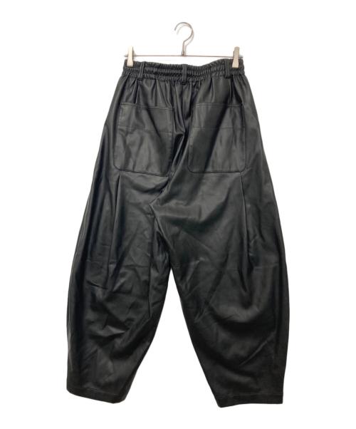 taupe（トープ）taupe (トープ) ヴィーガンレザー イージーサーカスパンツ ブラック サイズ:02の古着・服飾アイテム
