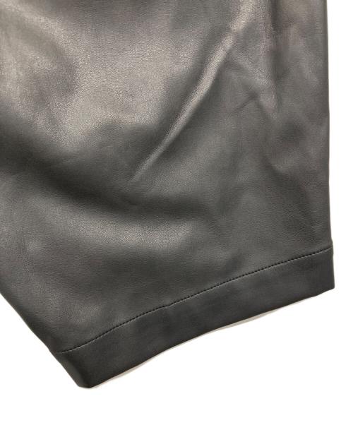 taupe（トープ）taupe (トープ) ヴィーガンレザー イージーサーカスパンツ ブラック サイズ:02の古着・服飾アイテム