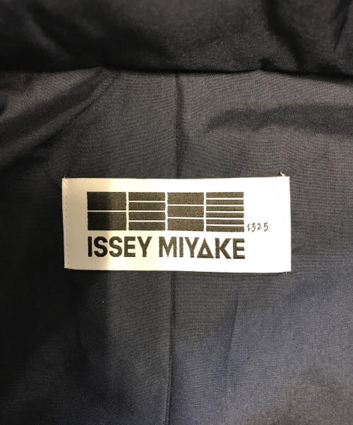 132 5. ISSEY MIYAKE（132 5. イッセイ ミヤケ）132 5. ISSEY MIYAKE (132 5. イッセイ ミヤケ) 変形中綿コート ネイビー サイズ:3の古着・服飾アイテム