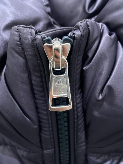 MONCLER（モンクレール）MONCLER (モンクレール) BRAMANT/ダウンジャケット ネイビー サイズ:4の古着・服飾アイテム