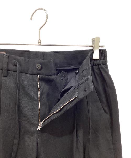 UNITED ARROWS TOKYO（ユナイテッドアローズトウキョウ）UNITED ARROWS TOKYO (ユナイテッドアローズトウキョウ) サイドギャザー 1プリーツ イージーパンツ ブラック サイズ:44 未使用品の古着・服飾アイテム