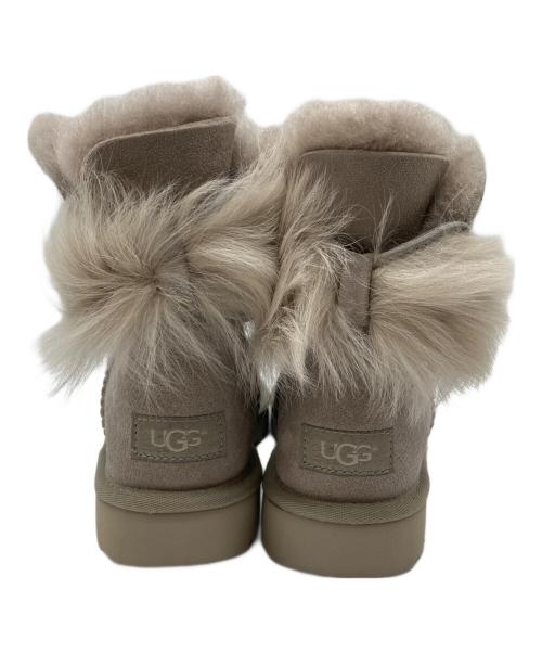 UGG（アグ）UGG (アグ) W FLUFF BOW MINI　ムートンブーツ グレー サイズ:25の古着・服飾アイテム