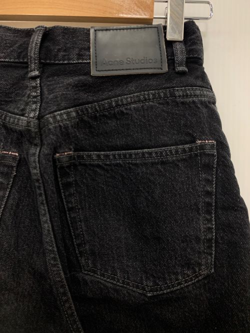 Acne studios（アクネ ストゥディオス）ACNE STUDIOS (アクネ ストゥディオス) デニムショートパンツ ブラック サイズ:165 / 66A EUR26の古着・服飾アイテム