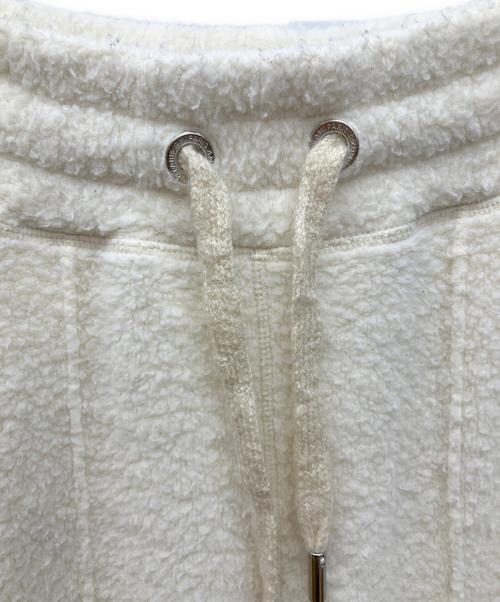 AMI Alexandre Mattiussi（アミアレクサンドルマテュッシ）AMI Alexandre Mattiussi (アミアレクサンドルマテュッシ) ボアフリースイージーパンツ アイボリー サイズ:XSの古着・服飾アイテム