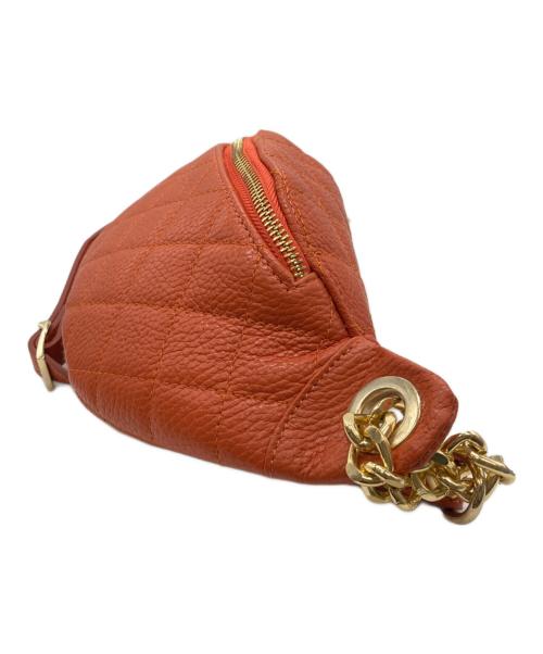 AULENTTI（オウレンティ）AULENTTI (オウレンティ) キルティングボディバッグ オレンジの古着・服飾アイテム