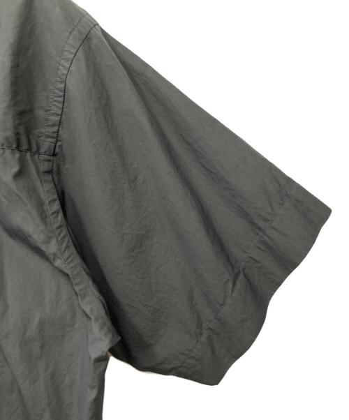 Graphpaper（グラフペーパー）Graphpaper (グラフペーパー) BROAD S/S OVERSIZED REGULAR COLLAR SHIRT グレー サイズ:Fの古着・服飾アイテム