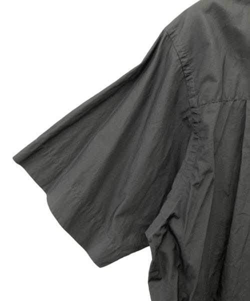 Graphpaper（グラフペーパー）Graphpaper (グラフペーパー) BROAD S/S OVERSIZED REGULAR COLLAR SHIRT グレー サイズ:Fの古着・服飾アイテム