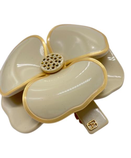 ALEXANDRE de Paris（アレクサンドルドゥパリ）ALEXANDRE de Paris (アレクサンドルドゥパリ) ストーンカメリアバレッタ ベージュの古着・服飾アイテム