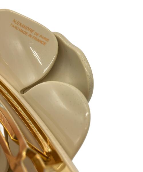 ALEXANDRE de Paris（アレクサンドルドゥパリ）ALEXANDRE de Paris (アレクサンドルドゥパリ) ストーンカメリアバレッタ ベージュの古着・服飾アイテム