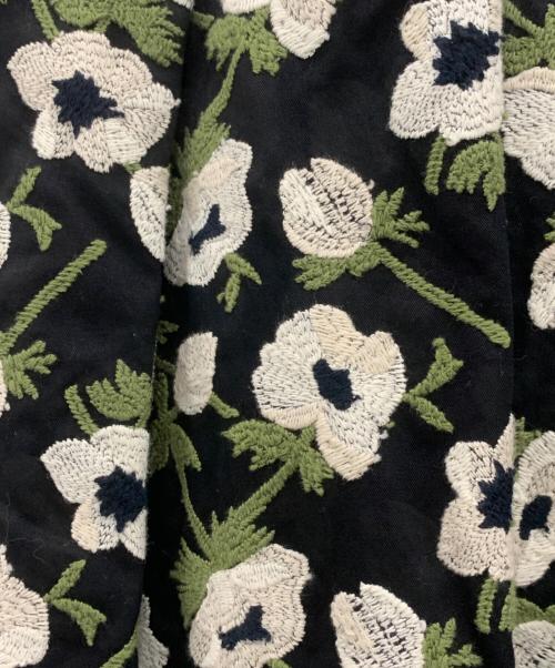 Lois CRAYON（ロイスクレヨン）Lois CRAYON (ロイスクレヨン) サイドチェック花刺繍タックスカート ネイビー サイズ:ＳＩＺＥ　Ｍの古着・服飾アイテム