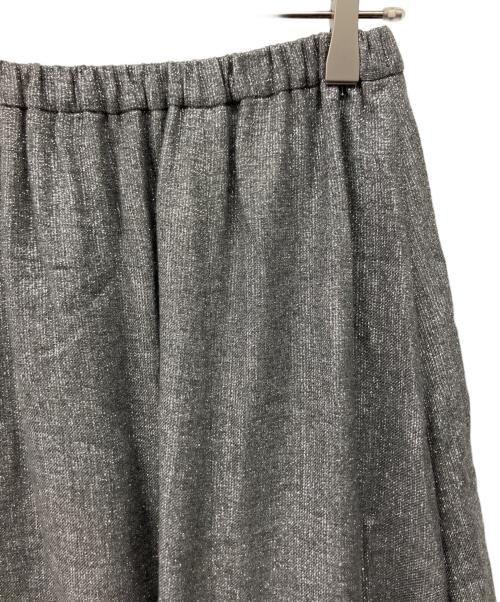 GRACE CLASS（グレースクラス）GRACE CLASS (グレースクラス) シャイニーフレアスカート グレー サイズ:36の古着・服飾アイテム