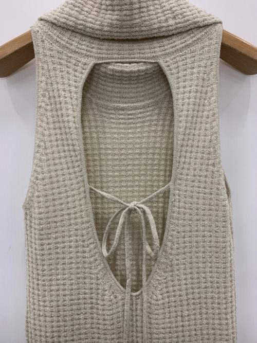 FRAY ID（フレイ アイディー）FRAY ID (フレイ アイディー) ホルターネックラメニットワンピース ベージュ サイズ:Fの古着・服飾アイテム