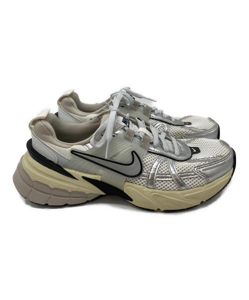 NIKE（ナイキ）NIKE (ナイキ) W V2K RUN SUMMIT WHITE/METALLIC SILVER　ウィメンズ V2K ラン サイズ:23.5の古着・服飾アイテム