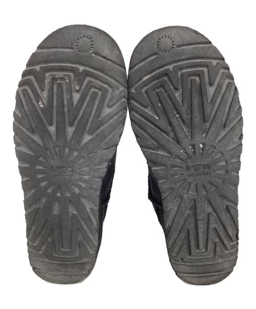 UGG（アグ）UGG (アグ) Classic Mini Deco　クラシックミニ デコ　ムートンショートブーツ ブラック サイズ:24の古着・服飾アイテム
