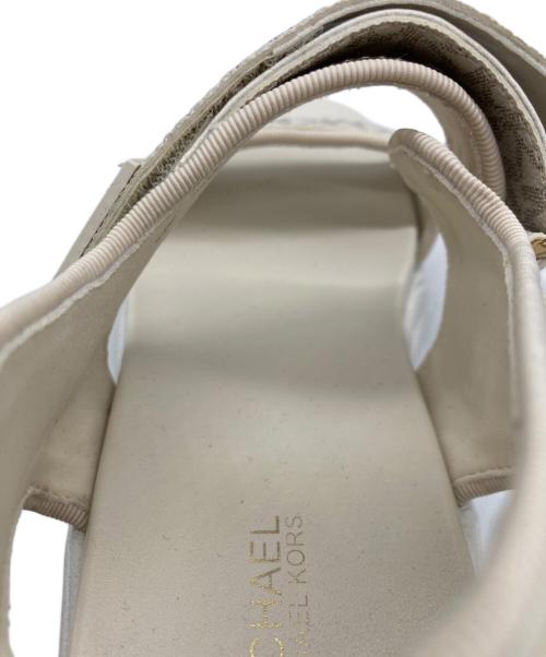 MICHAEL KORS（マイケル・コース）MICHAEL KORS (マイケルコース) KATRINA ハイブリッド スライドサンダル アイボリー サイズ:7.5の古着・服飾アイテム