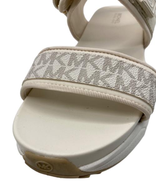 MICHAEL KORS（マイケル・コース）MICHAEL KORS (マイケルコース) KATRINA ハイブリッド スライドサンダル アイボリー サイズ:7.5の古着・服飾アイテム