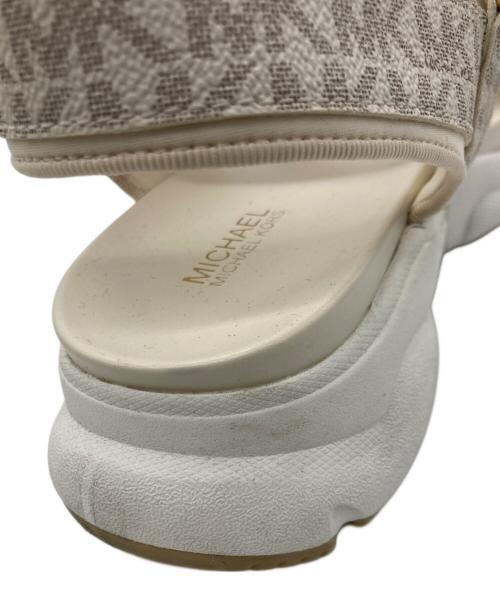 MICHAEL KORS（マイケル・コース）MICHAEL KORS (マイケルコース) KATRINA ハイブリッド スライドサンダル アイボリー サイズ:7.5の古着・服飾アイテム