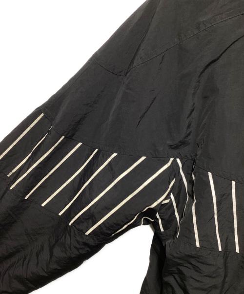 SUPREME（シュプリーム）SUPREME (シュプリーム) Pinstripe Panel Sports Parka ブラック サイズ:Ｓの古着・服飾アイテム
