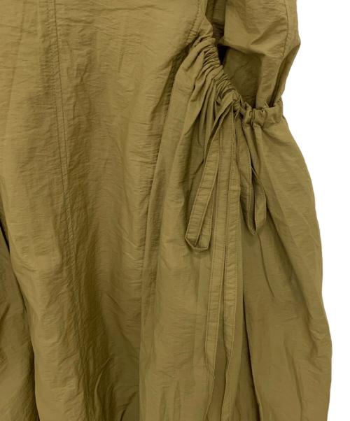 ADORE（アドーア）ADORE (アドーア) ナイロンコットンタフタワンピース カーキ サイズ:38の古着・服飾アイテム