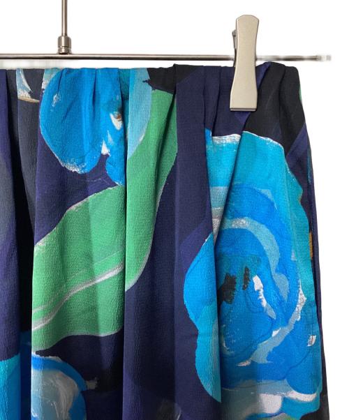 BALLSEY（ボールジィ）BALLSEY (ボールジィ) ダブルフラワープリント ランダムタックフレアスカート ネイビー サイズ:34の古着・服飾アイテム