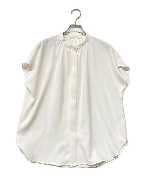 23区（ニジュウサンク）23区 (ニジュウサンク) バックサテンアムンゼン パールボタンブラウス ホワイト サイズ:40の古着・服飾アイテム