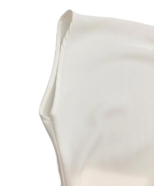 23区（ニジュウサンク）23区 (ニジュウサンク) バックサテンアムンゼン パールボタンブラウス ホワイト サイズ:40の古着・服飾アイテム