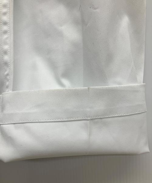 me ISSEY MIYAKE（ミーイッセイ ミヤケ）me ISSEY MIYAKE (ミーイッセイ ミヤケ) ベルト付ワイドパンツ ホワイト サイズ:-の古着・服飾アイテム