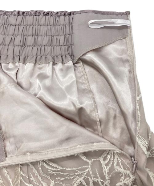 Apuweiser-riche（アプワイザーリッシェ）Apuweiser-riche (アプワイザーリッシェ) ブークレフラワーマチフレアスカート ベージュ サイズ:2の古着・服飾アイテム