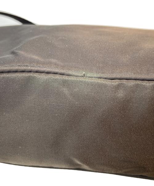 PRADA（プラダ）PRADA (プラダ) アクセサリーポーチ オリーブの古着・服飾アイテム