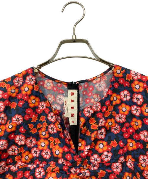 MARNI（マルニ）MARNI (マルニ) フラワープリントノースリーブブラウス レッド サイズ:40の古着・服飾アイテム