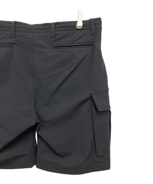 1piu1uguale3（ウノピュウノウグァーレトレ）1piu1uguale3 (ウノピュウノウグァーレトレ) CARGO SHORTS(カーゴショーツ) ブラック サイズ:VIの古着・服飾アイテム